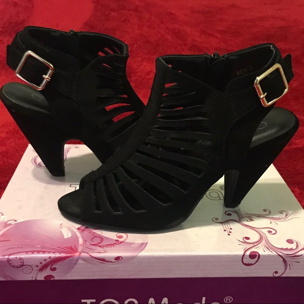 Open-toe ankle heels